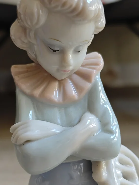 Vintage Porcelain Pastel Clown Figurine in Pink & Blue - Picture 2 of 4